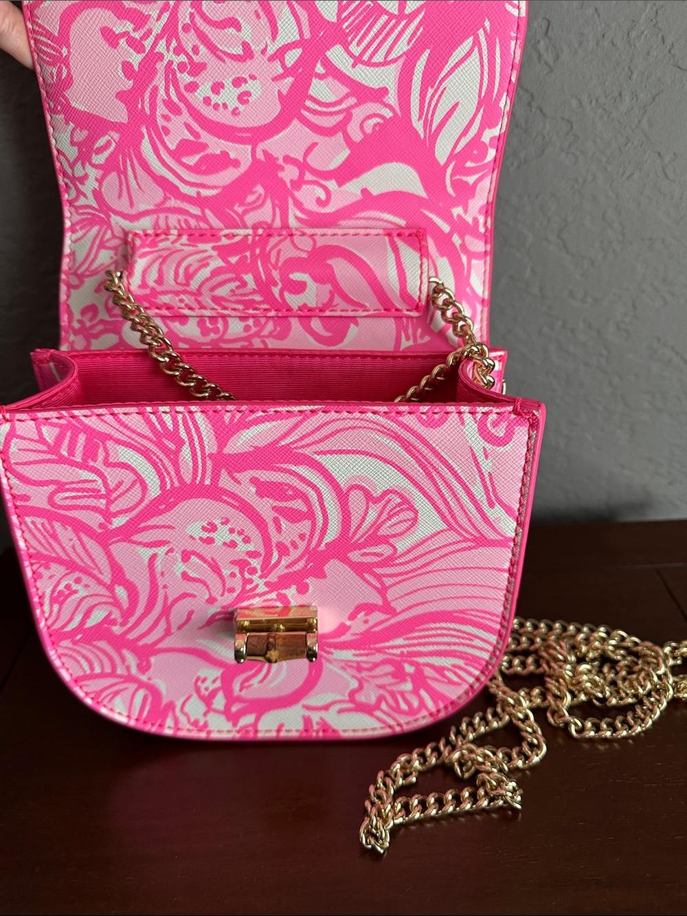 Lilly Pulitzer Leilani bamboo-handle mini crossbody bag - Picture 3 of 5